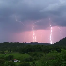 Botucatu dia de raios e trovões