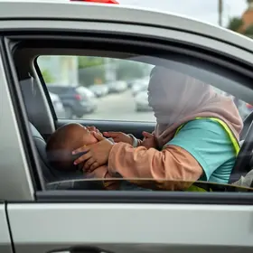 motorista salva bebê engasgada
